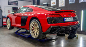 Audi R8 montaż dokładek
